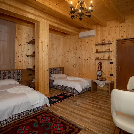 Otel Old House