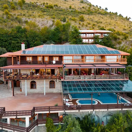 Ξενοδοχείο Old House 3*